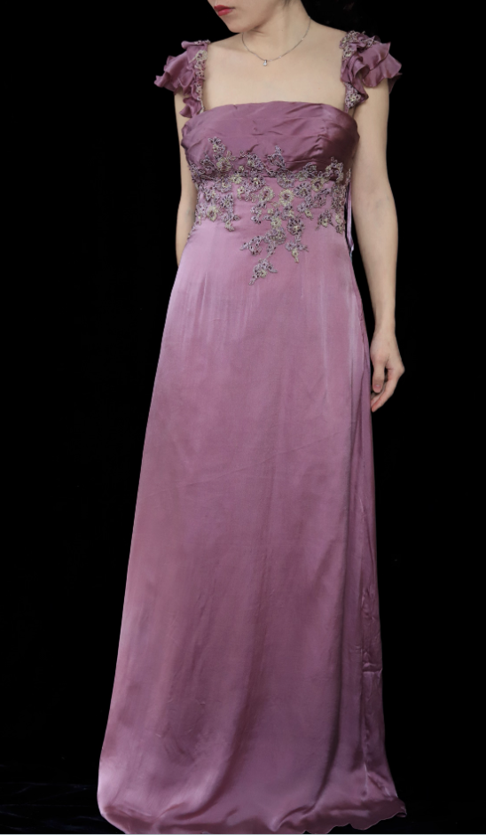 Elegantes staubiges Rosa quadratischer Ausschnitt Spaghettiträger besticktes Rüschen-Satin-langes Ballkleid Abendkleid P4695