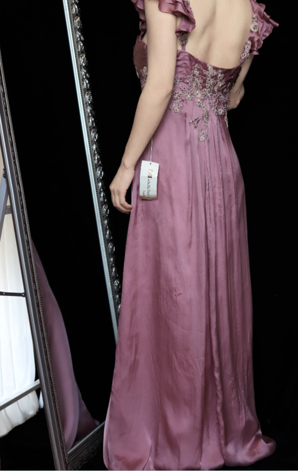 Elegantes staubiges Rosa quadratischer Ausschnitt Spaghettiträger besticktes Rüschen-Satin-langes Ballkleid Abendkleid P4695