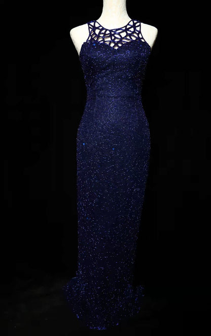 Elegantes ärmelloses, ausgeschnittenes Neckholder-Meerjungfrauen-Abendkleid aus marineblauem, perlenbesticktem Spitzen-P4700