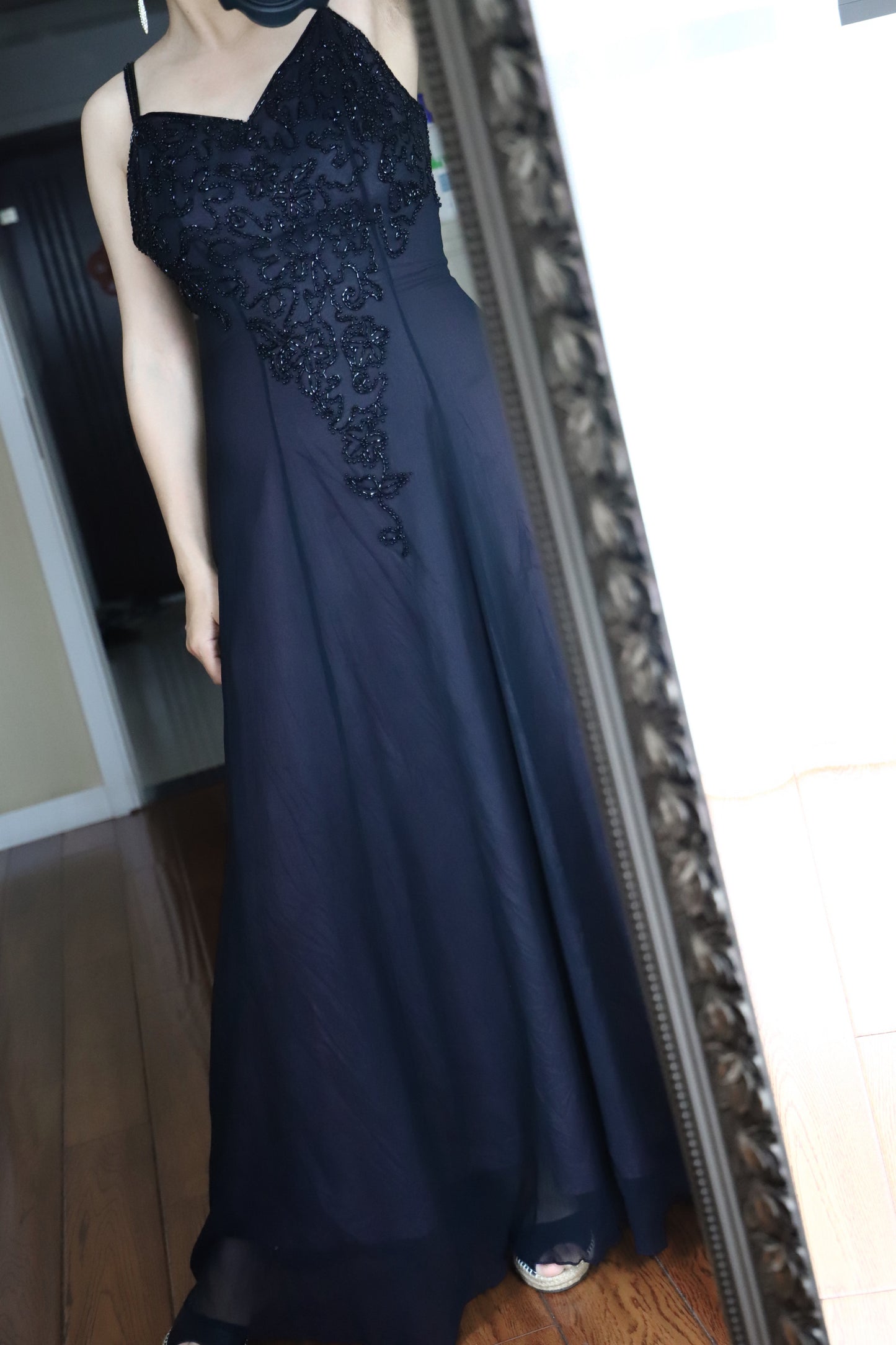 Elegantes marineblaues Spaghettiträger V-Ausschnitt Perlen Chiffon langes Ballkleid Abendkleid P4704