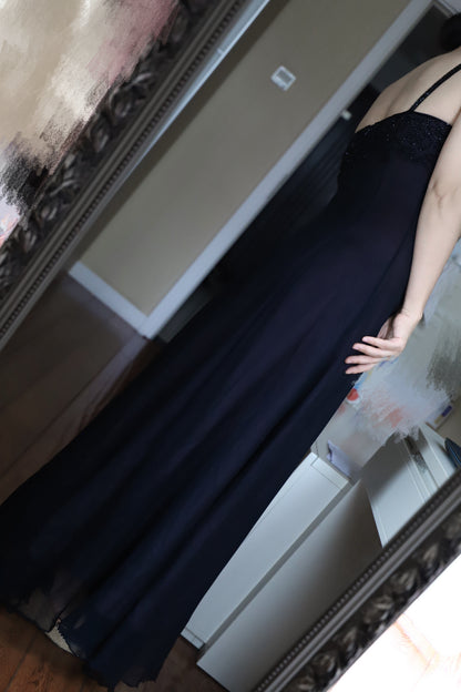 Elegantes marineblaues Spaghettiträger V-Ausschnitt Perlen Chiffon langes Ballkleid Abendkleid P4704