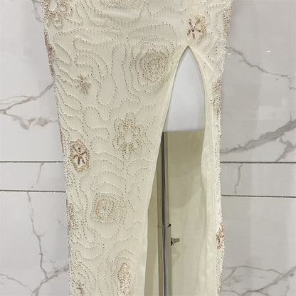 Elegantes, cremeweißes, rückenfreies Neckholder-Abendkleid mit Wasserfallausschnitt, Perlenstickerei und Tüll P4706