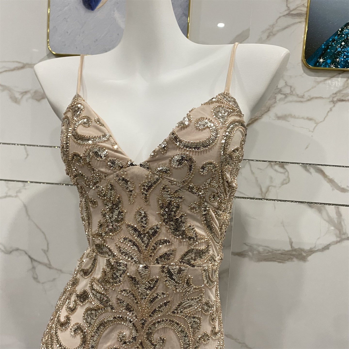 Vintage Champagner Gold Spaghettiträger V-Ausschnitt Meerjungfrau Pailletten Langes Ballkleid Abendkleid P4711