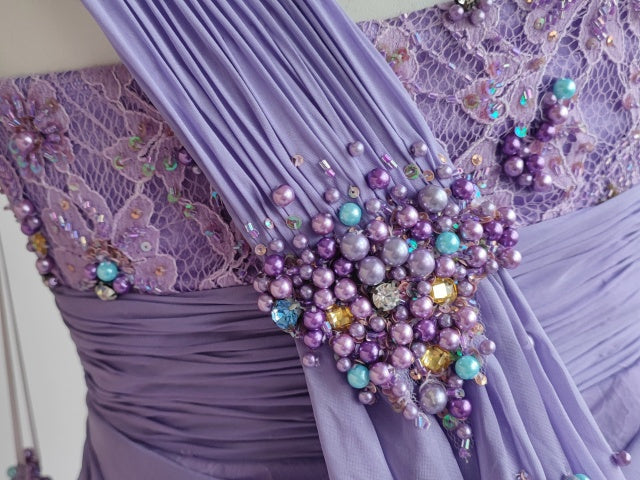 Elegantes lila Sweetheart Perlen-Spitze Falten Tüll langes Ballkleid Abendkleid P4718