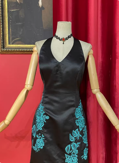 Vintage Schwarzes Neckholder V-Ausschnitt Meerjungfrauen-Abendkleid aus Satin mit Stickereien P4722