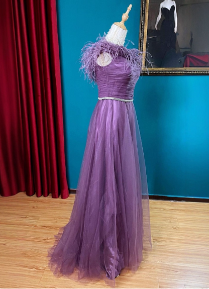 Wunderschönes tiefviolettes trägerloses A-Linien-Kleid mit Federn und plissiertem Tüll, langes Ballkleid, Abendkleid P4725