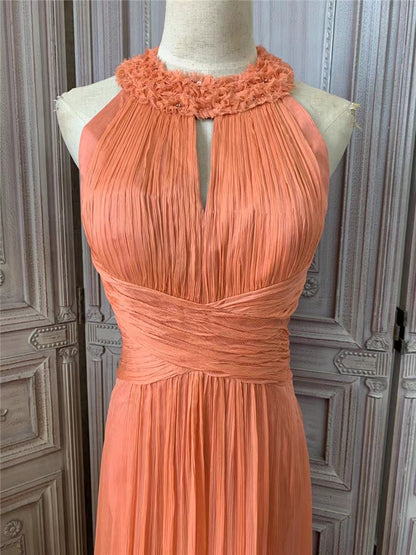 Klassisches korallfarbenes, orangefarbenes Neckholder-A-Linien-Kleid mit überkreuztem Taillenbereich und Falten aus Chiffon – langes Ballkleid Abendkleid P4729