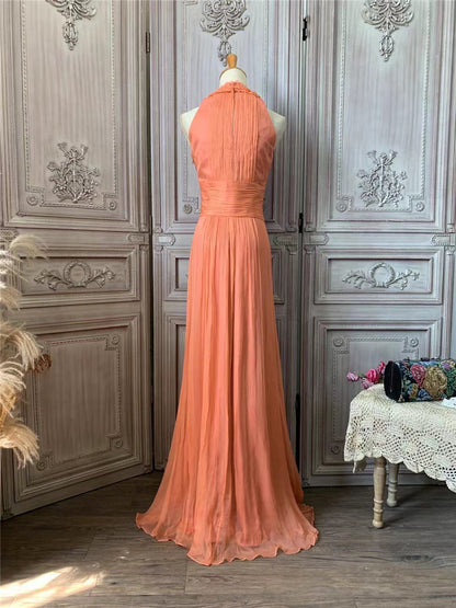 Klassisches korallfarbenes, orangefarbenes Neckholder-A-Linien-Kleid mit überkreuztem Taillenbereich und Falten aus Chiffon – langes Ballkleid Abendkleid P4729