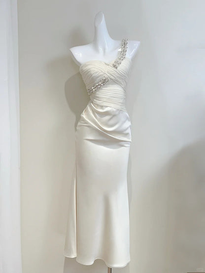 Élégante Robe de Bal Longue Sirène Asymétrique en Satin Ivoire avec Perles et Strass Robe de Soirée Robe de Demoiselle d'honneur P4073