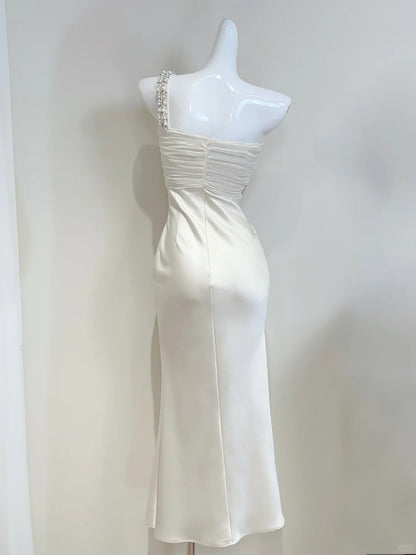 Élégante Robe de Bal Longue Sirène Asymétrique en Satin Ivoire avec Perles et Strass Robe de Soirée Robe de Demoiselle d'honneur P4073