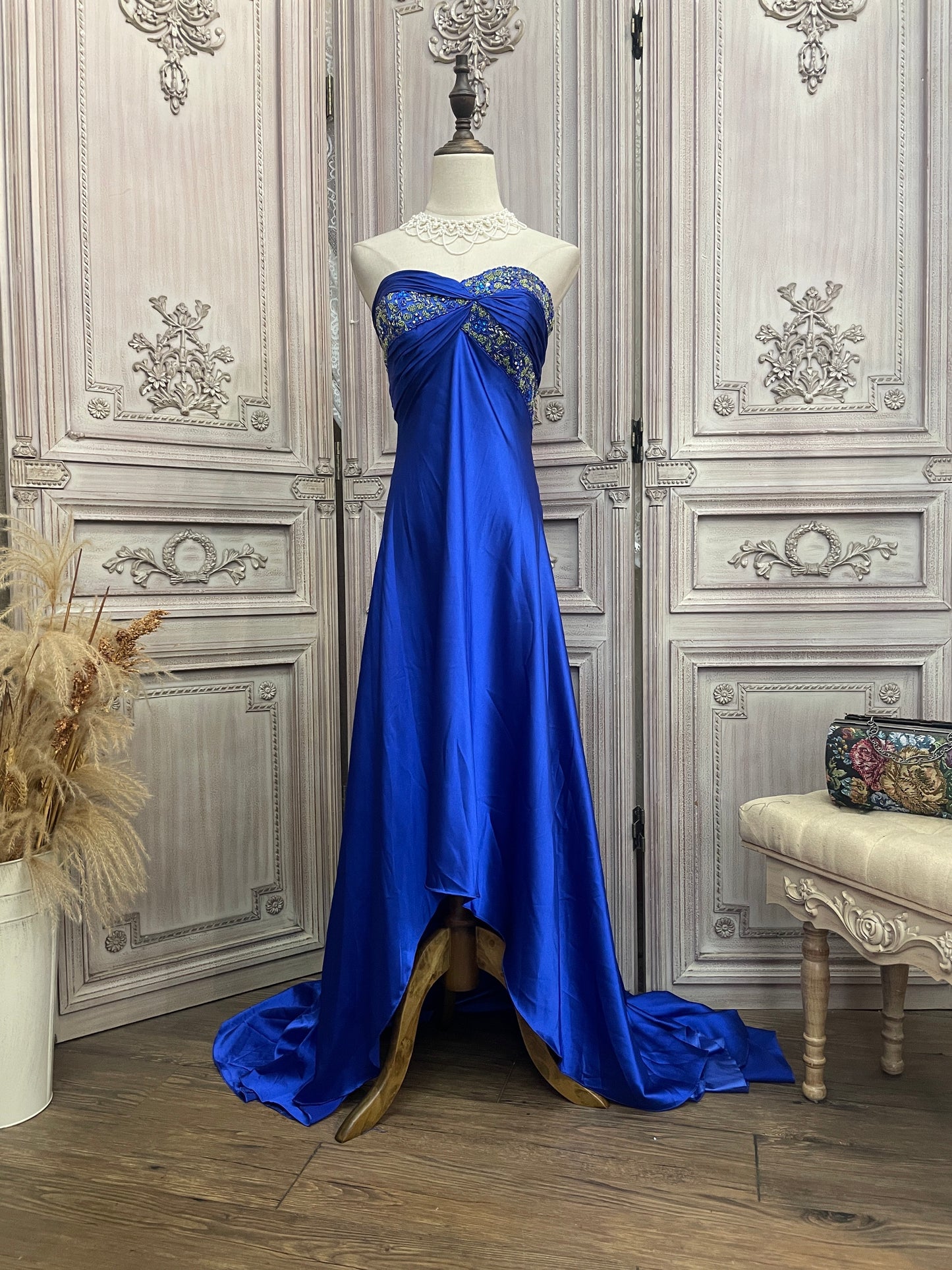 Elegantes königsblaues Sweetheart-Kleid mit Schleppe, Perlen und Satin für Abschlussball und Abend P4730