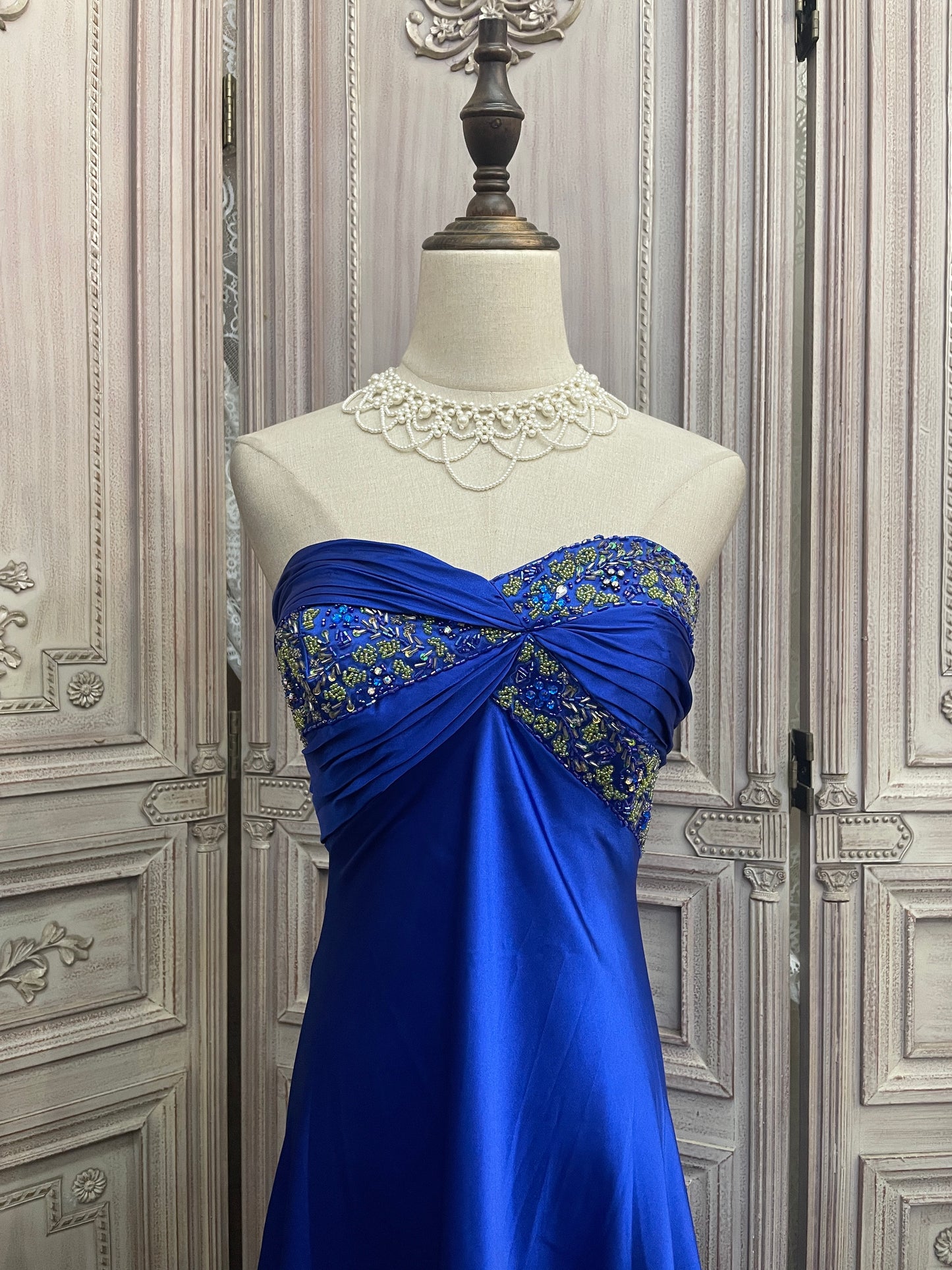 Elegantes königsblaues Sweetheart-Kleid mit Schleppe, Perlen und Satin für Abschlussball und Abend P4730