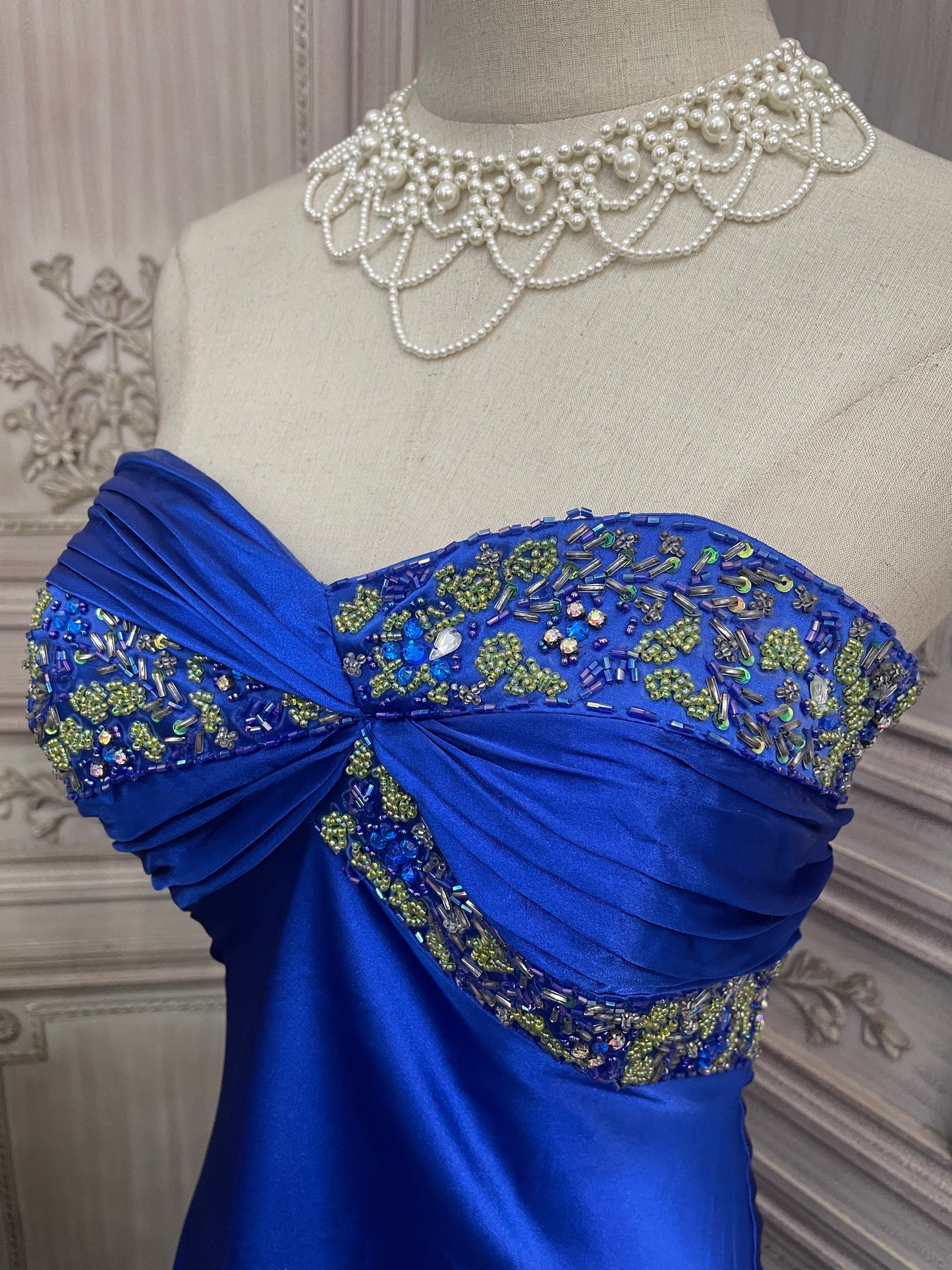 Elegantes königsblaues Sweetheart-Kleid mit Schleppe, Perlen und Satin für Abschlussball und Abend P4730