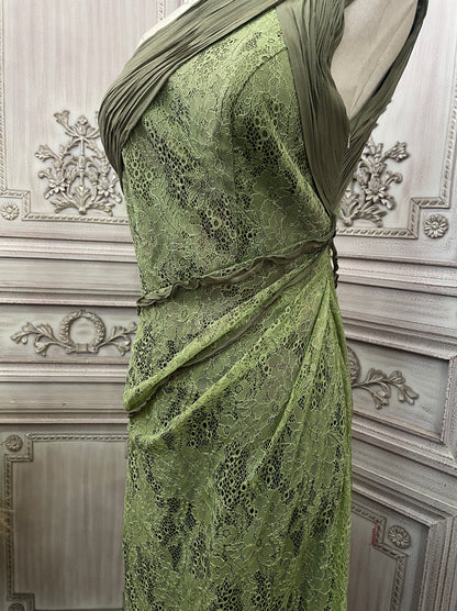 Elegantes grünes, schulterfreies, tailliertes, plissiertes Abendkleid mit Schleppe P4731