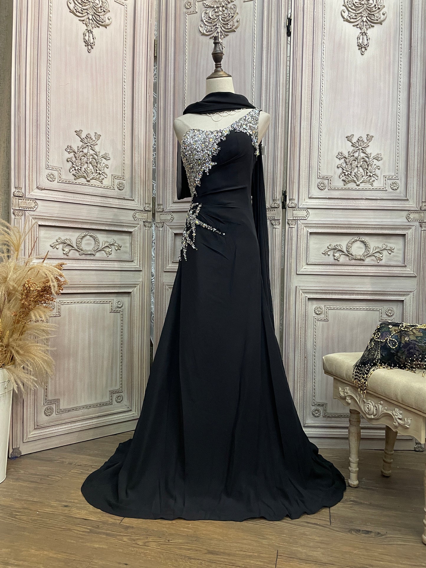 Elegantes schwarzes Pailletten-Chiffon-Abendkleid mit einer Schulter und Schleppe, Ballkleid P4732