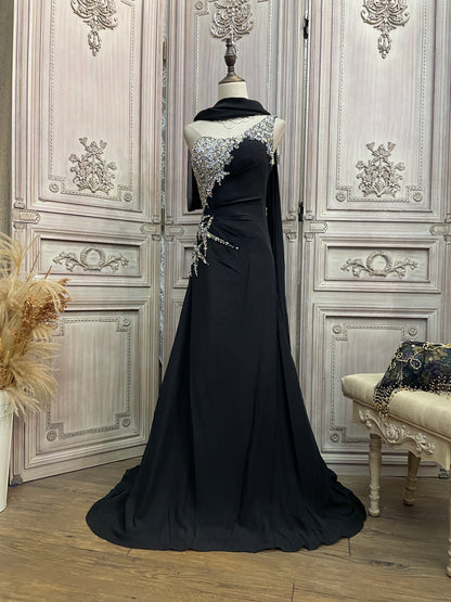 Elegantes schwarzes Pailletten-Chiffon-Abendkleid mit einer Schulter und Schleppe, Ballkleid P4732