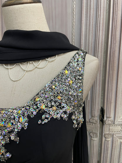 Elegantes schwarzes Pailletten-Chiffon-Abendkleid mit einer Schulter und Schleppe, Ballkleid P4732