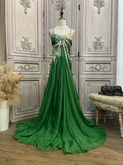 Wunderschönes grünes Spaghettiträger-Kleid aus Chiffon mit Strasssteinen und Schleppe für den Abschlussball/Abend P4733