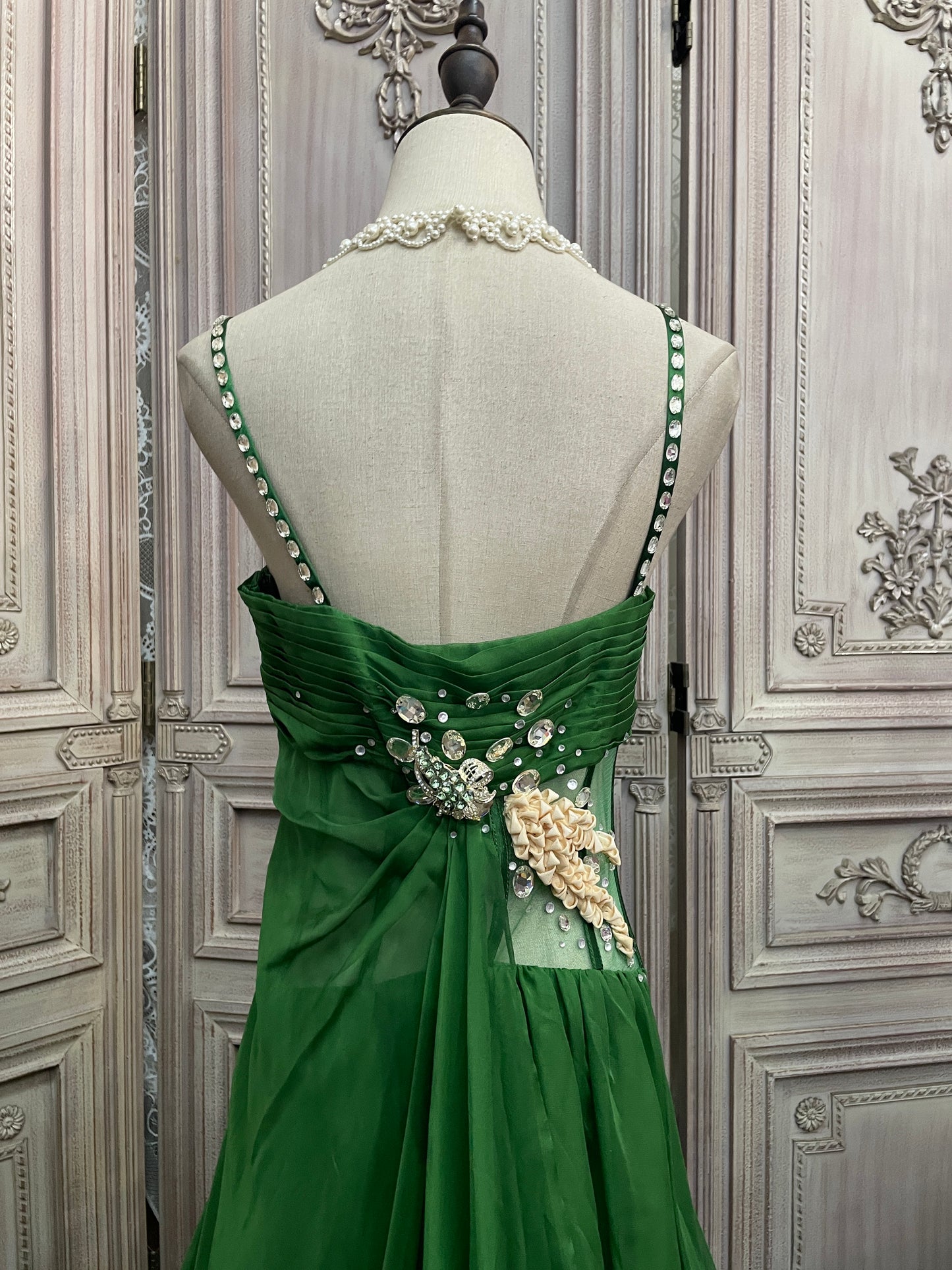Wunderschönes grünes Spaghettiträger-Kleid aus Chiffon mit Strasssteinen und Schleppe für den Abschlussball/Abend P4733