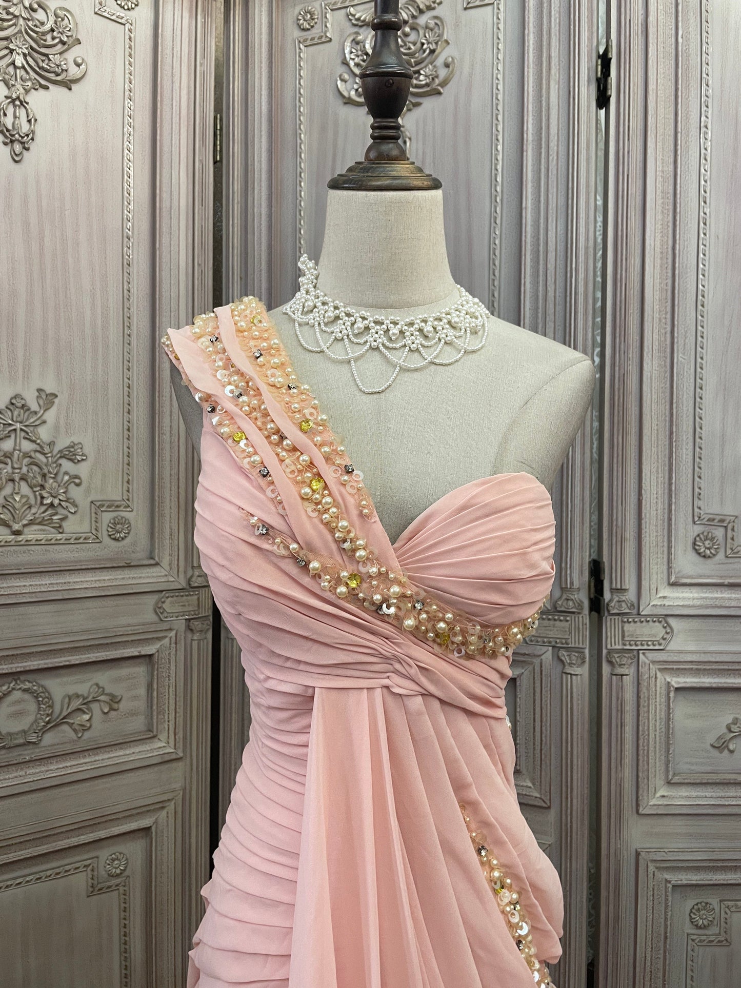 Elegantes pinkes One-Shoulder Perlen Twist gerafftes Chiffon Schleppen Ballkleid Abendkleid P4736