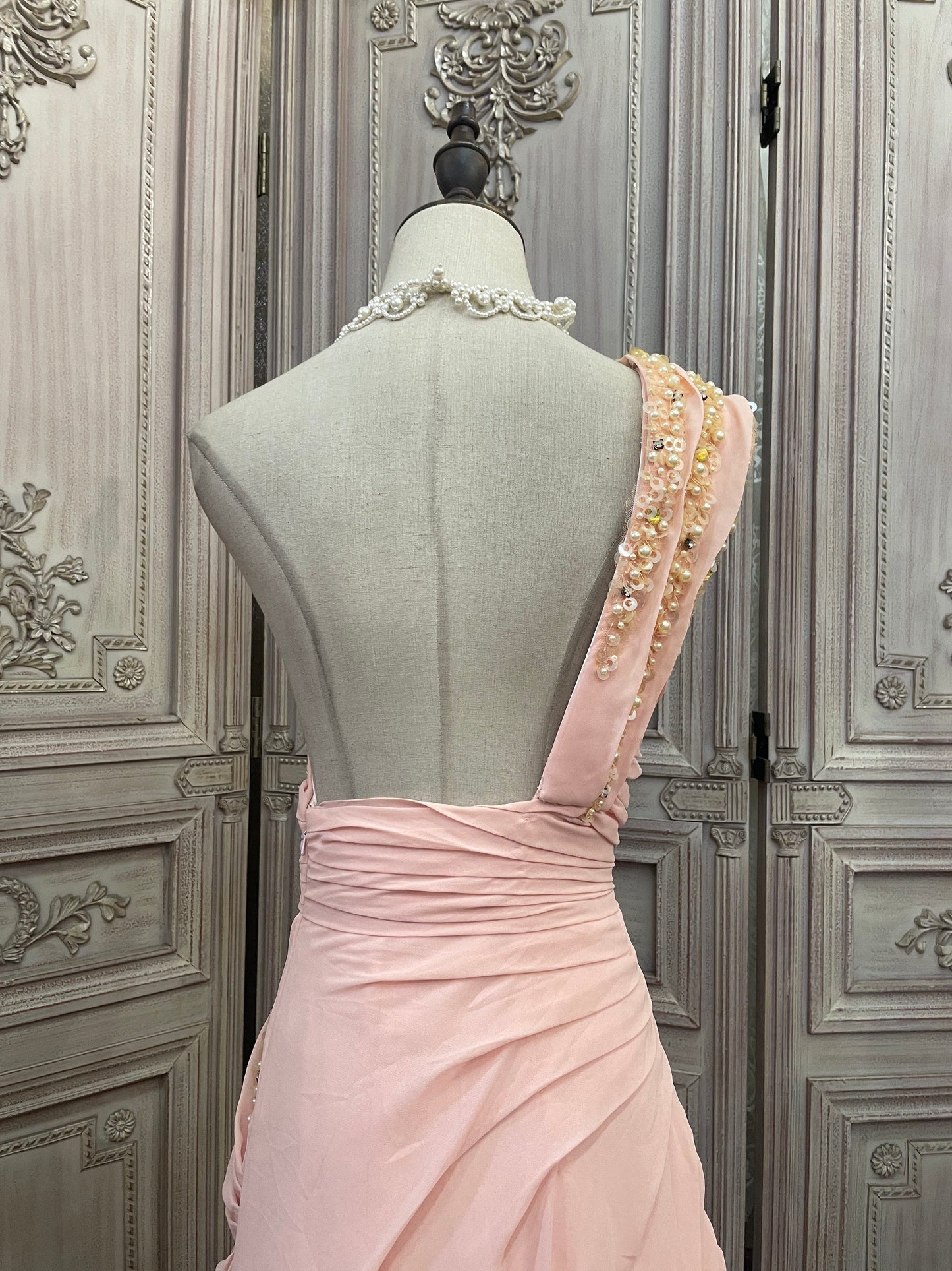Elegantes pinkes One-Shoulder Perlen Twist gerafftes Chiffon Schleppen Ballkleid Abendkleid P4736