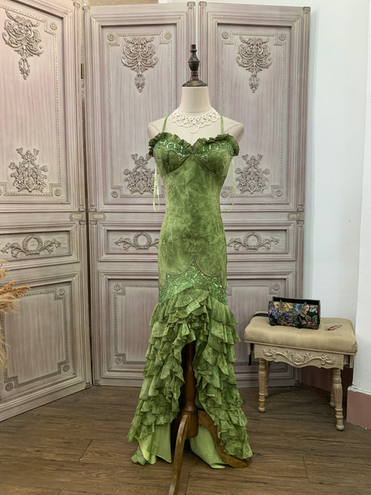 Robe de soirée longue de bal vintage verte de sirène à bretelles spaghetti, paillettes, perles et tulle superposé P4738