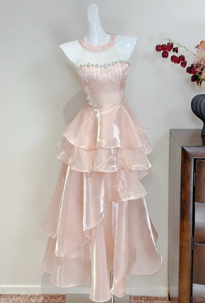 Robe de soirée/bal de promo/demoiselle d'honneur en satin rose vaporeux à fines bretelles, coupe trapèze et volants P4074