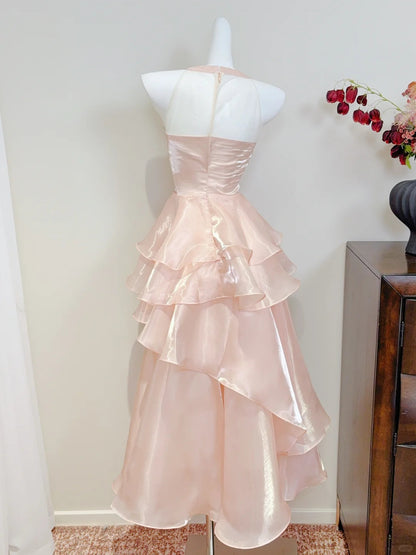 Robe de soirée/bal de promo/demoiselle d'honneur en satin rose vaporeux à fines bretelles, coupe trapèze et volants P4074