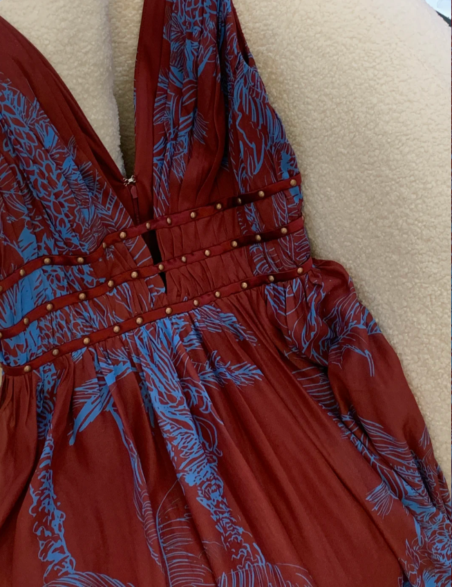Vintage burgunderrotes Abendkleid aus Chiffon mit V-Ausschnitt, ärmellos, mit Kontrastdruck in Blau, P4741