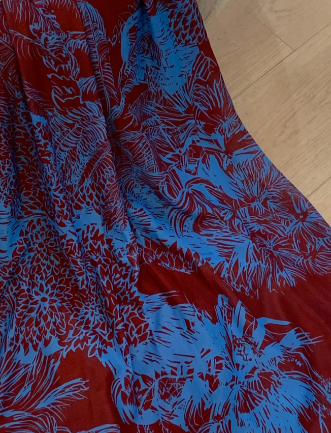 Vintage burgunderrotes Abendkleid aus Chiffon mit V-Ausschnitt, ärmellos, mit Kontrastdruck in Blau, P4741