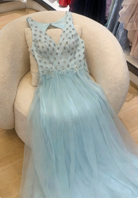 Verträumtes hellblaues Pailletten-Perlen-Tüll-Abendkleid mit V-Ausschnitt P4742