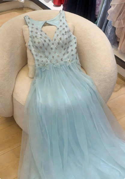 Verträumtes hellblaues Pailletten-Perlen-Tüll-Abendkleid mit V-Ausschnitt P4742