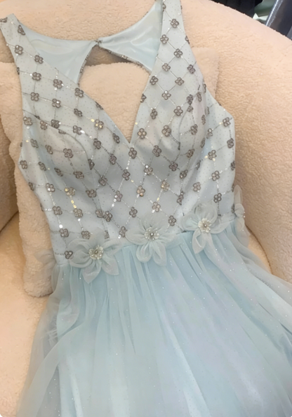 Verträumtes hellblaues Pailletten-Perlen-Tüll-Abendkleid mit V-Ausschnitt P4742