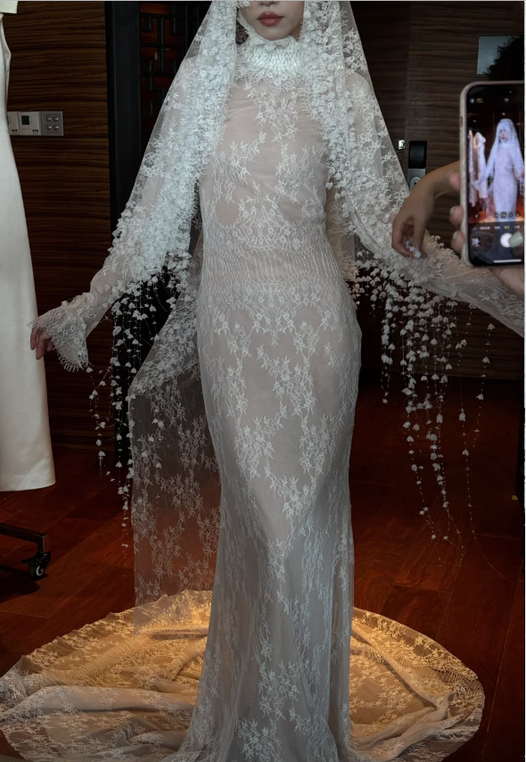 Robe de mariée vintage blanche col haut manches longues sirène en dentelle et tulle avec traîne P4748