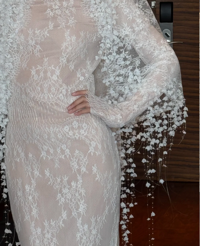 Robe de mariée vintage blanche col haut manches longues sirène en dentelle et tulle avec traîne P4748