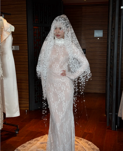 Robe de mariée vintage blanche col haut manches longues sirène en dentelle et tulle avec traîne P4748