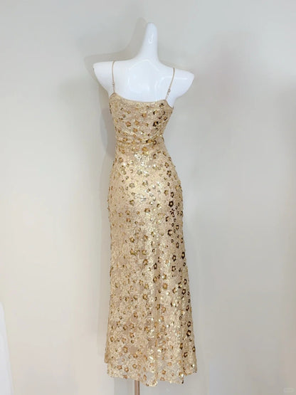 Luxuriöses goldenes trägerloses Meerjungfrauen-Abendkleid mit Pailletten und V-Ausschnitt P4075