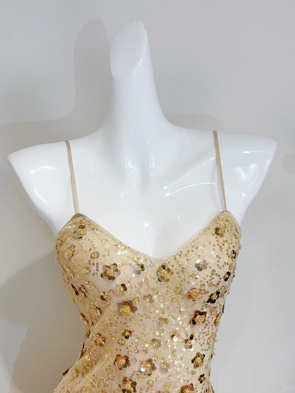 Luxuriöses goldenes trägerloses Meerjungfrauen-Abendkleid mit Pailletten und V-Ausschnitt P4075