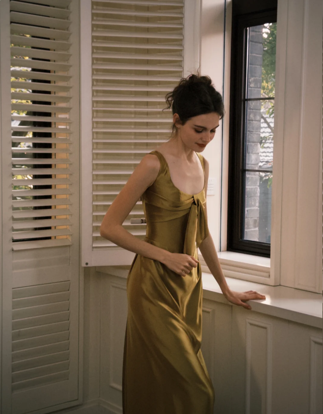 Elegantes, olivgrünes, quadratisches Neckholder-Satin-Kleid mit Schleife, langes Ballkleid, Abendkleid P4750