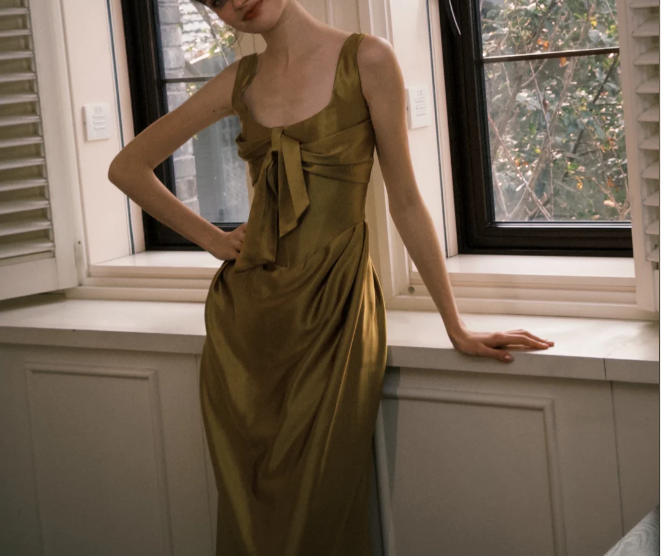 Elegantes, olivgrünes, quadratisches Neckholder-Satin-Kleid mit Schleife, langes Ballkleid, Abendkleid P4750