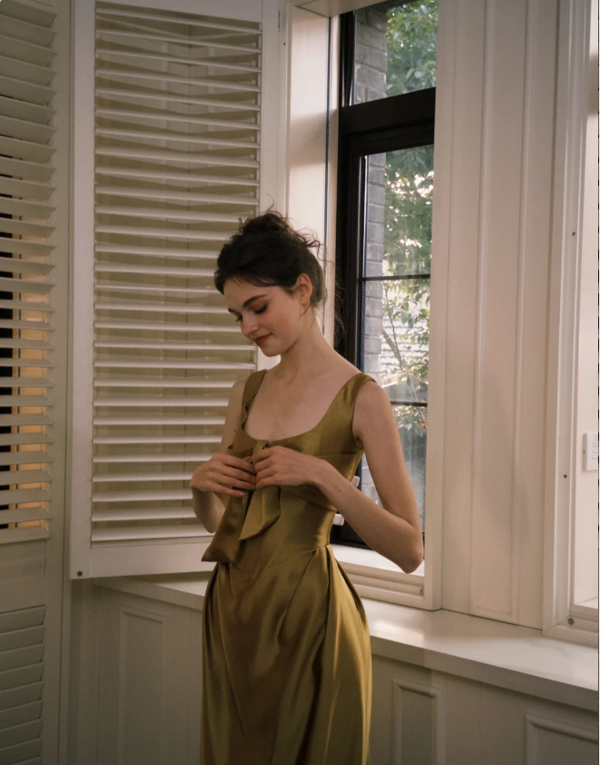 Elegantes, olivgrünes, quadratisches Neckholder-Satin-Kleid mit Schleife, langes Ballkleid, Abendkleid P4750