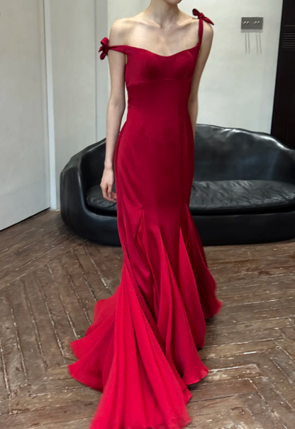 Elegantes Meerjungfrauen-Abendkleid aus Satin mit roter Schleife und langen Trägern P4751