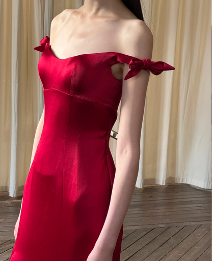 Elegantes Meerjungfrauen-Abendkleid aus Satin mit roter Schleife und langen Trägern P4751