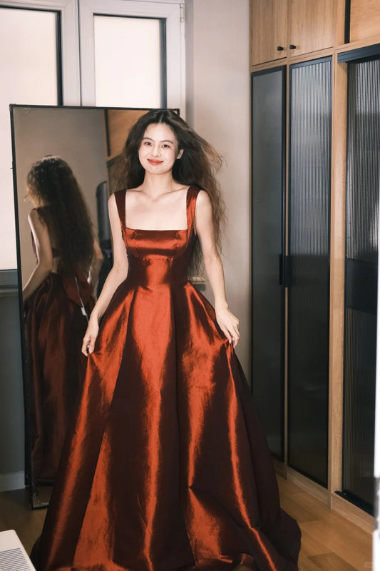 Elegantes burgunderrotes A-Linien-Ballkleid mit eckigem Ausschnitt und Schleife aus Satin P4759