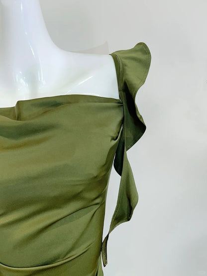 Elegantes olivgrünes, schmal geschnittenes Satin-Abendkleid mit Rüschen P4076
