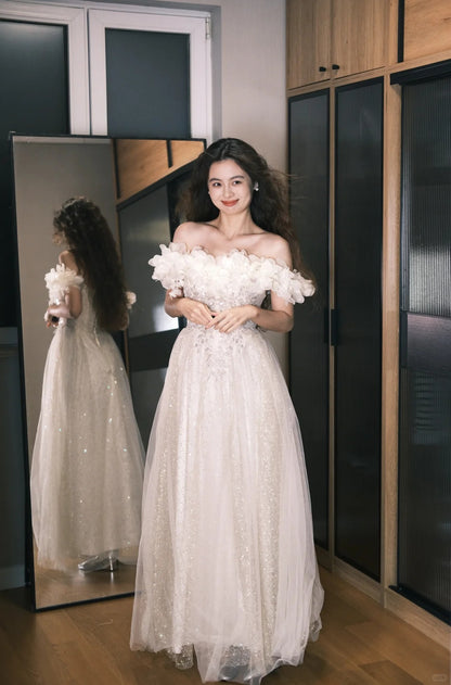 Verträumtes cremeweißes schulterfreies A-Linien-Abendkleid aus Tüll mit 3D-Blütenpailletten, langes Ballkleid, Geburtstagskleid P4761