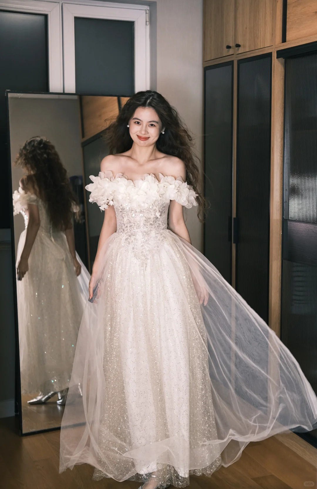 Verträumtes cremeweißes schulterfreies A-Linien-Abendkleid aus Tüll mit 3D-Blütenpailletten, langes Ballkleid, Geburtstagskleid P4761