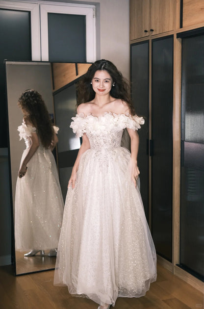 Verträumtes cremeweißes schulterfreies A-Linien-Abendkleid aus Tüll mit 3D-Blütenpailletten, langes Ballkleid, Geburtstagskleid P4761