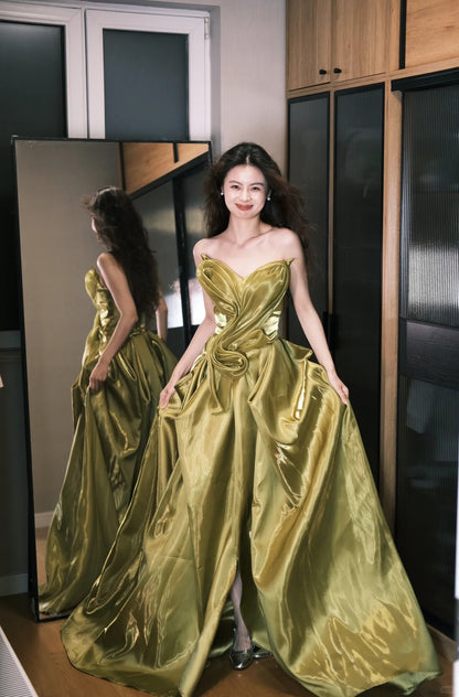 Vintage Trägerloses 3D-Twist Geteiltes Glänzendes Satin-Schleppen-Ballkleid Abendkleid P4768