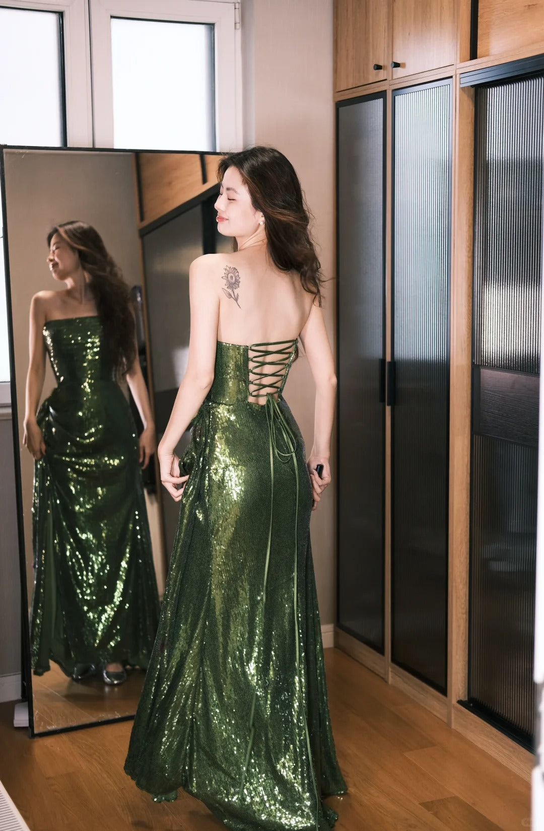 Elegantes dunkelgrünes trägerloses Meerjungfrauen-Abendkleid mit Schnürung und Schlitz, Pailletten, langes Ballkleid P4769